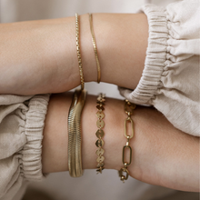 Strakke Golden Bangle